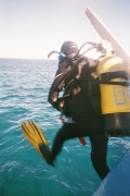Foto: Mit einem gro&szlig;en Schritt vorw&auml;rts geht es ab ins Meer